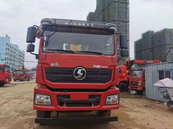 陜汽德龍前四后八國六隨車(chē)吊