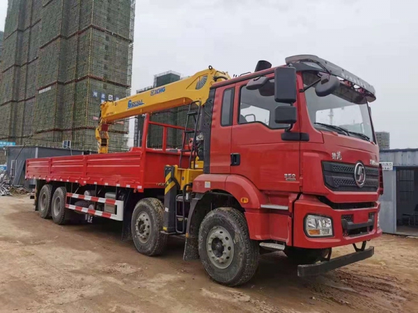 陜汽德龍前四后八國六隨車(chē)吊