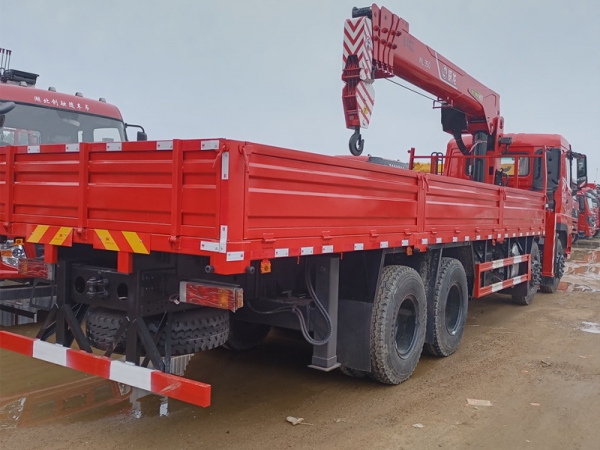 國六東風(fēng)暢行D7前四后八隨車(chē)吊新品上市