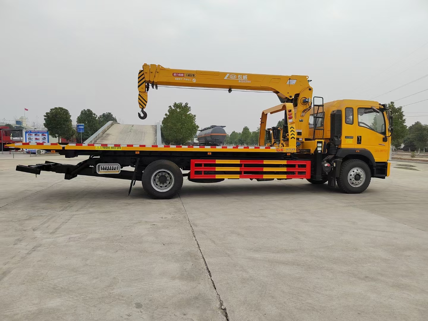 重汽豪沃G5X帶吊清障車(chē)國六