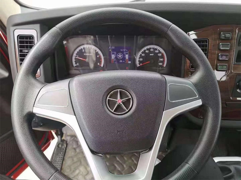 國六大運單橋平板運輸車(chē)