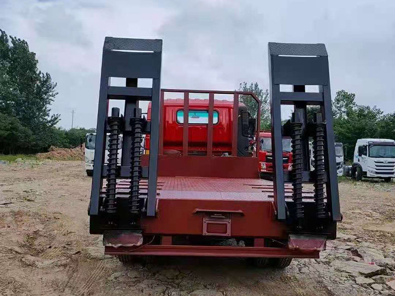 國六重汽王牌藍牌平板運輸車(chē)