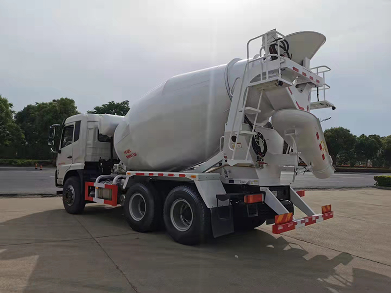航天萬(wàn)山國六后八輪攪拌車(chē)