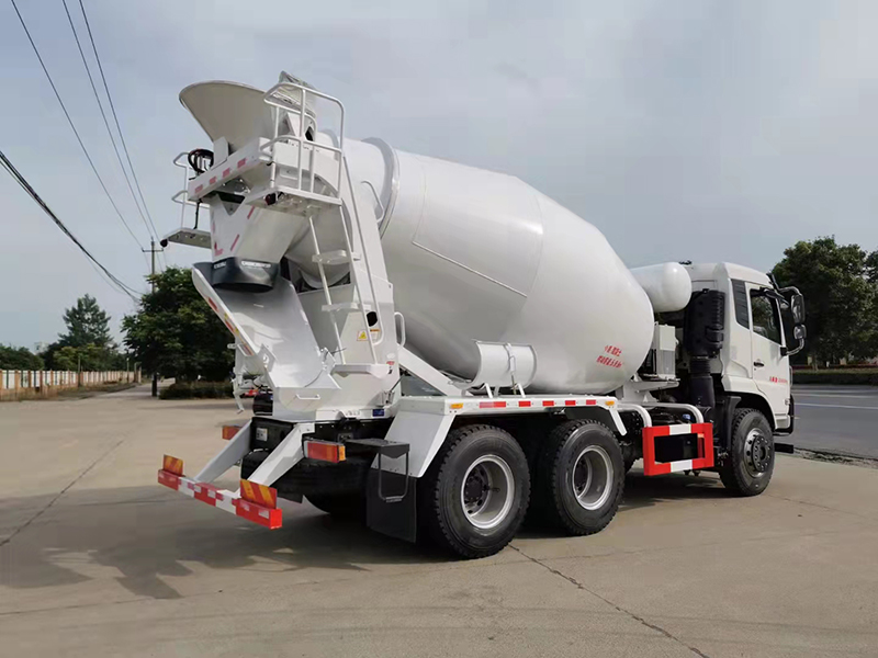 航天萬(wàn)山國六后八輪攪拌車(chē)