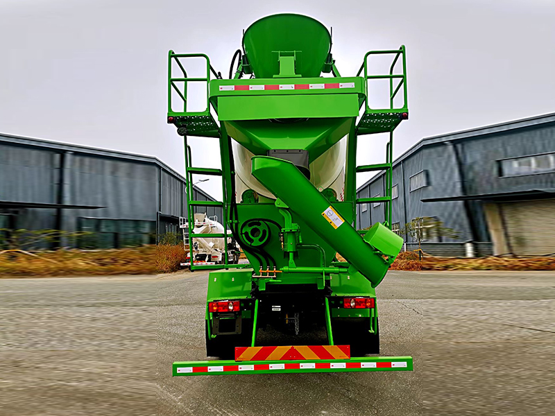 大運國六F6小三軸攪拌車(chē)