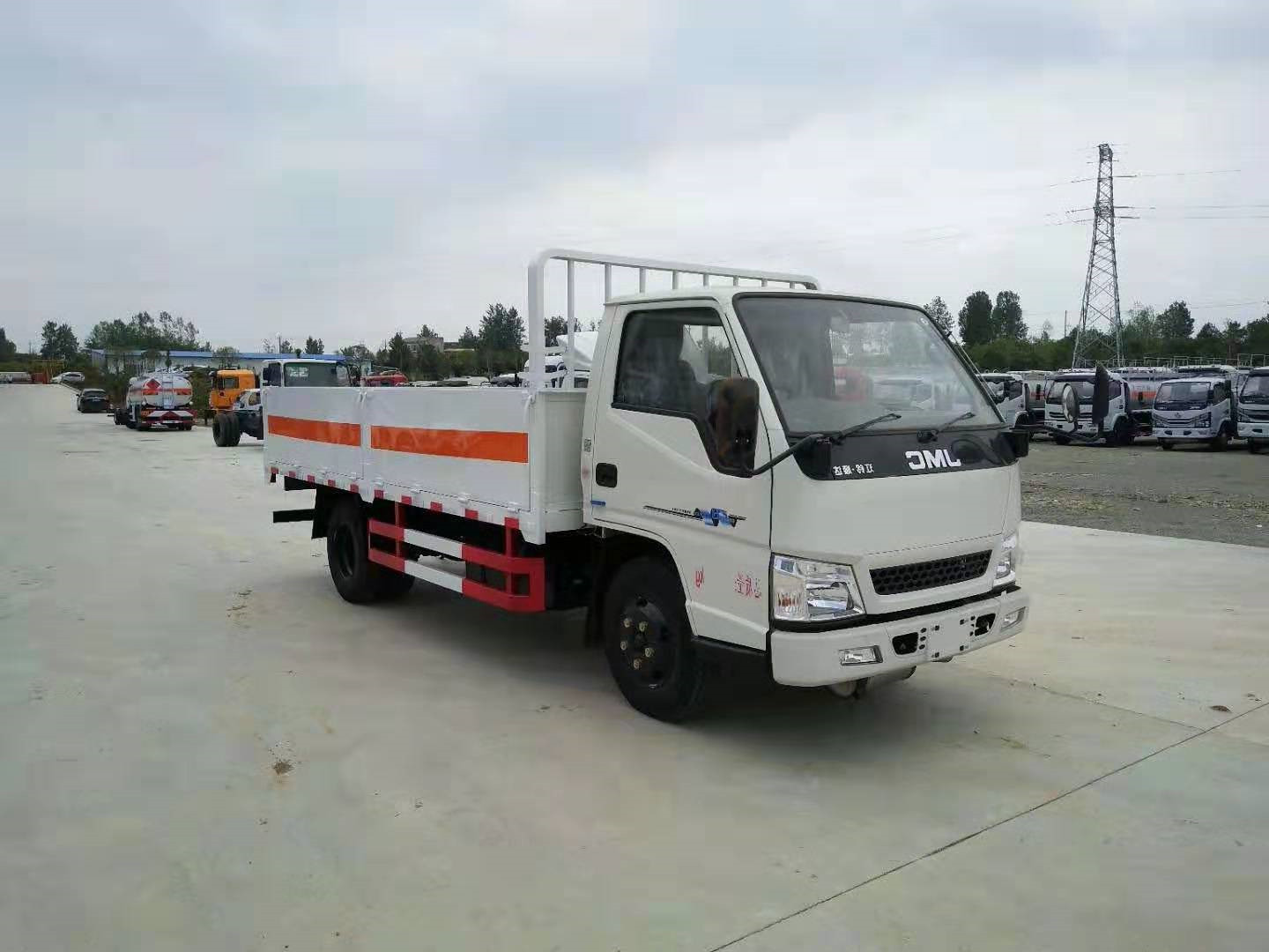 江鈴4.1米貨廂氣瓶運輸車(chē)