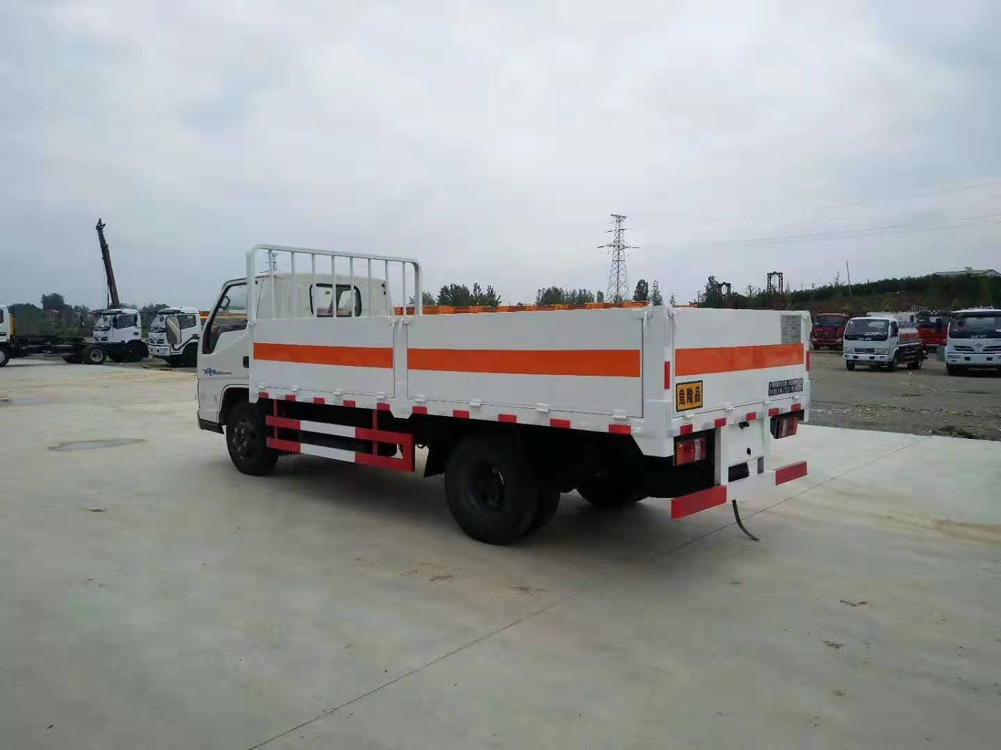 江鈴4.1米貨廂氣瓶運輸車(chē)