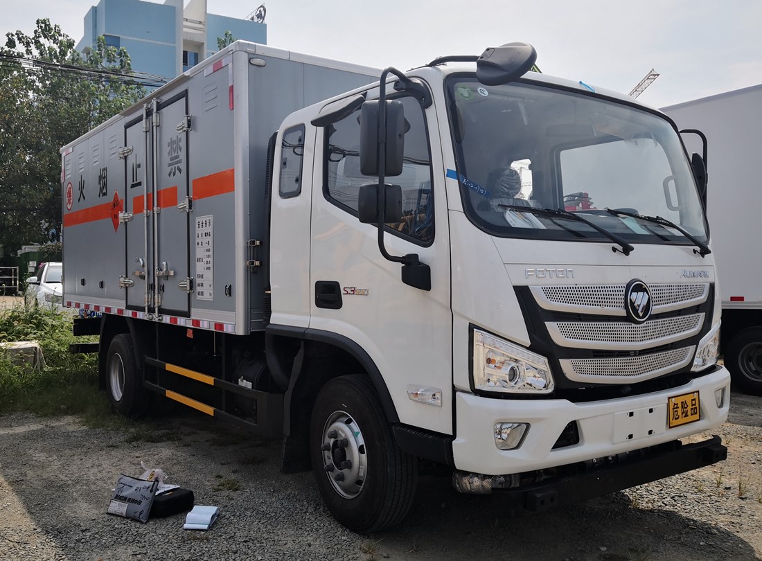 福田歐馬可4.7米貨廂爆破器材運輸車(chē)