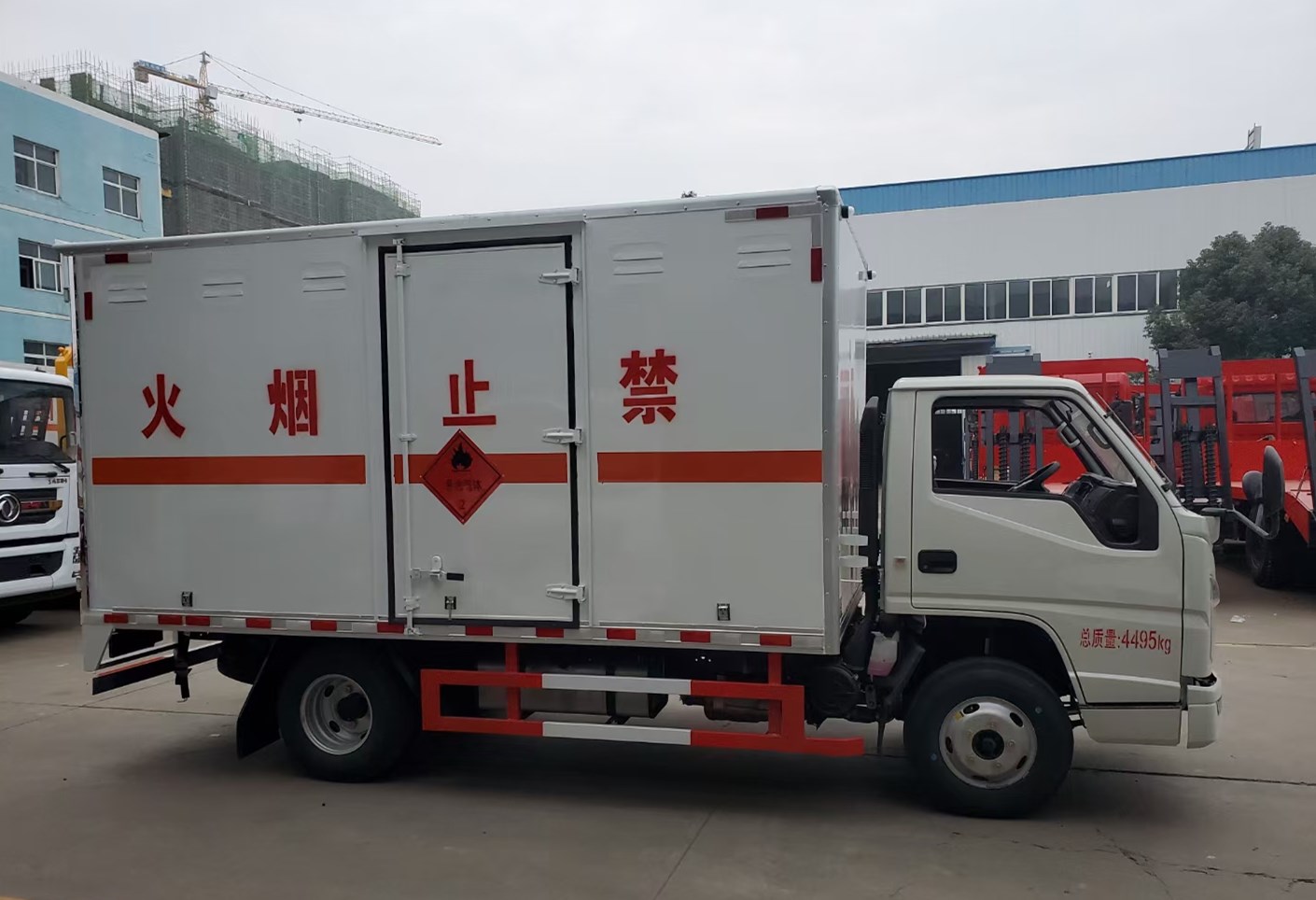 江鈴國六氣瓶廂式運輸車(chē)