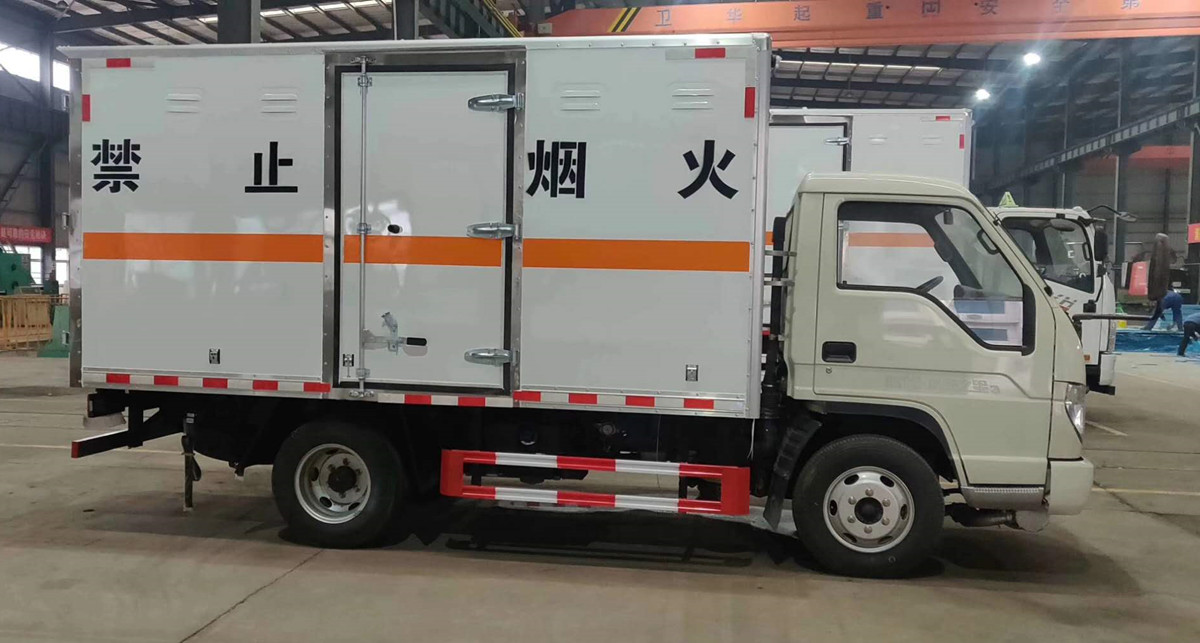 福田時(shí)代國六3.7米爆破器材運輸車(chē)