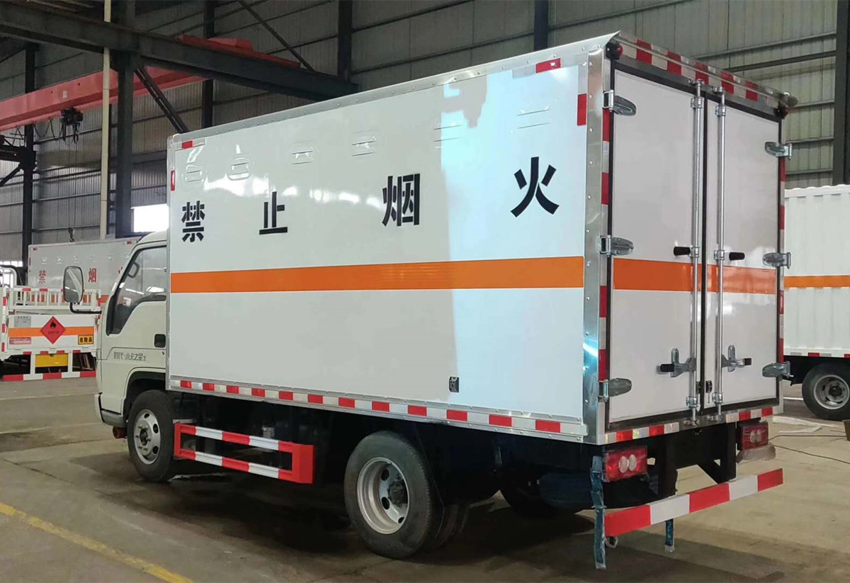 福田時(shí)代國六3.7米爆破器材運輸車(chē)