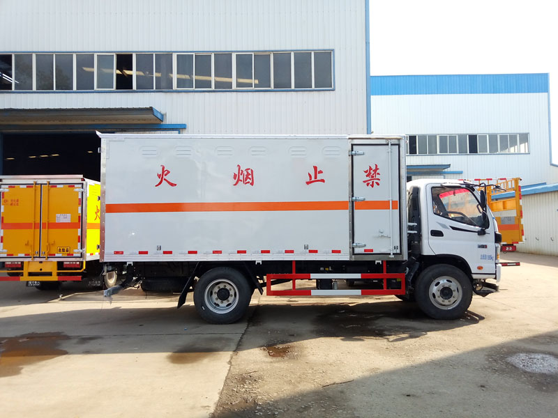 福田5米1（6.9噸）雜項危險品廂式車(chē)