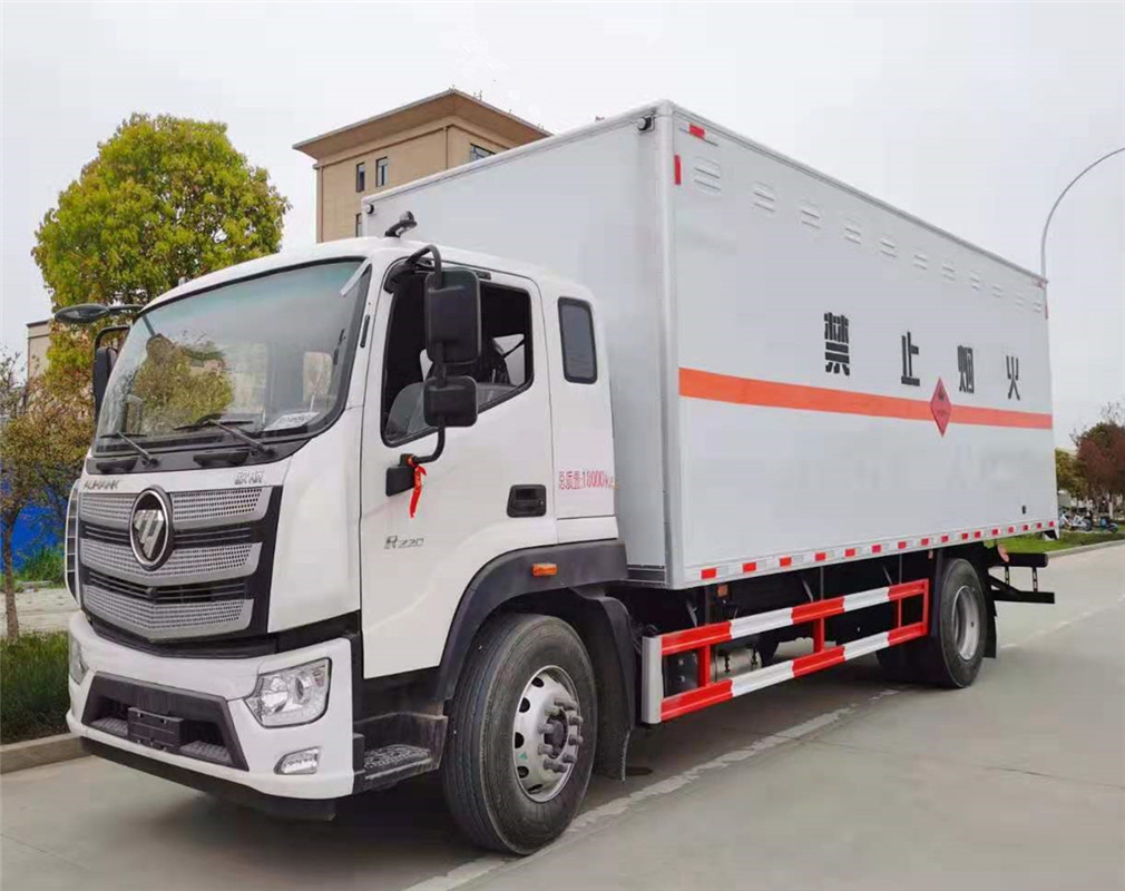 福田歐航6.8米雜項危險品廂式運輸車(chē)