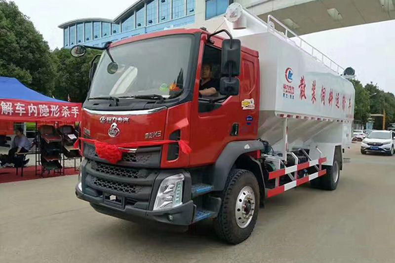 柳汽乘龍散裝飼料運輸車(chē)