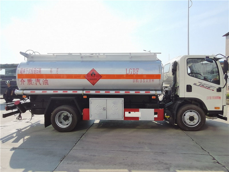 9.5方國六楚勝解放J6油罐車(chē)