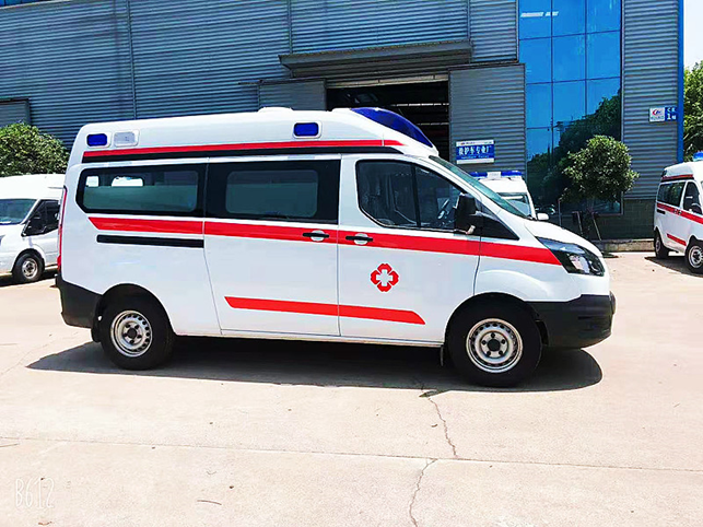 福特全順中軸中頂汽油版負壓救護車(chē)