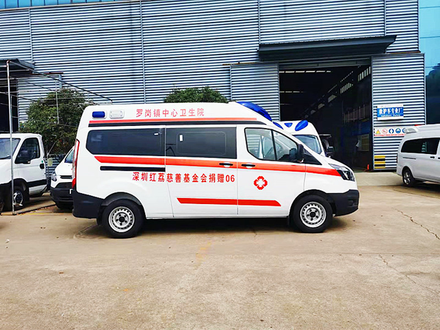 福特V362中軸自動(dòng)檔救護車(chē)