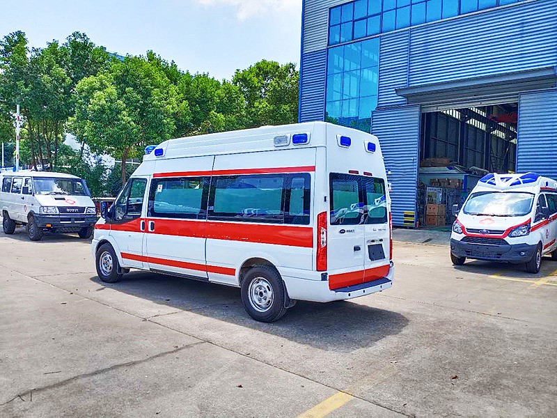 福特新時(shí)代長(cháng)軸高頂救護車(chē)