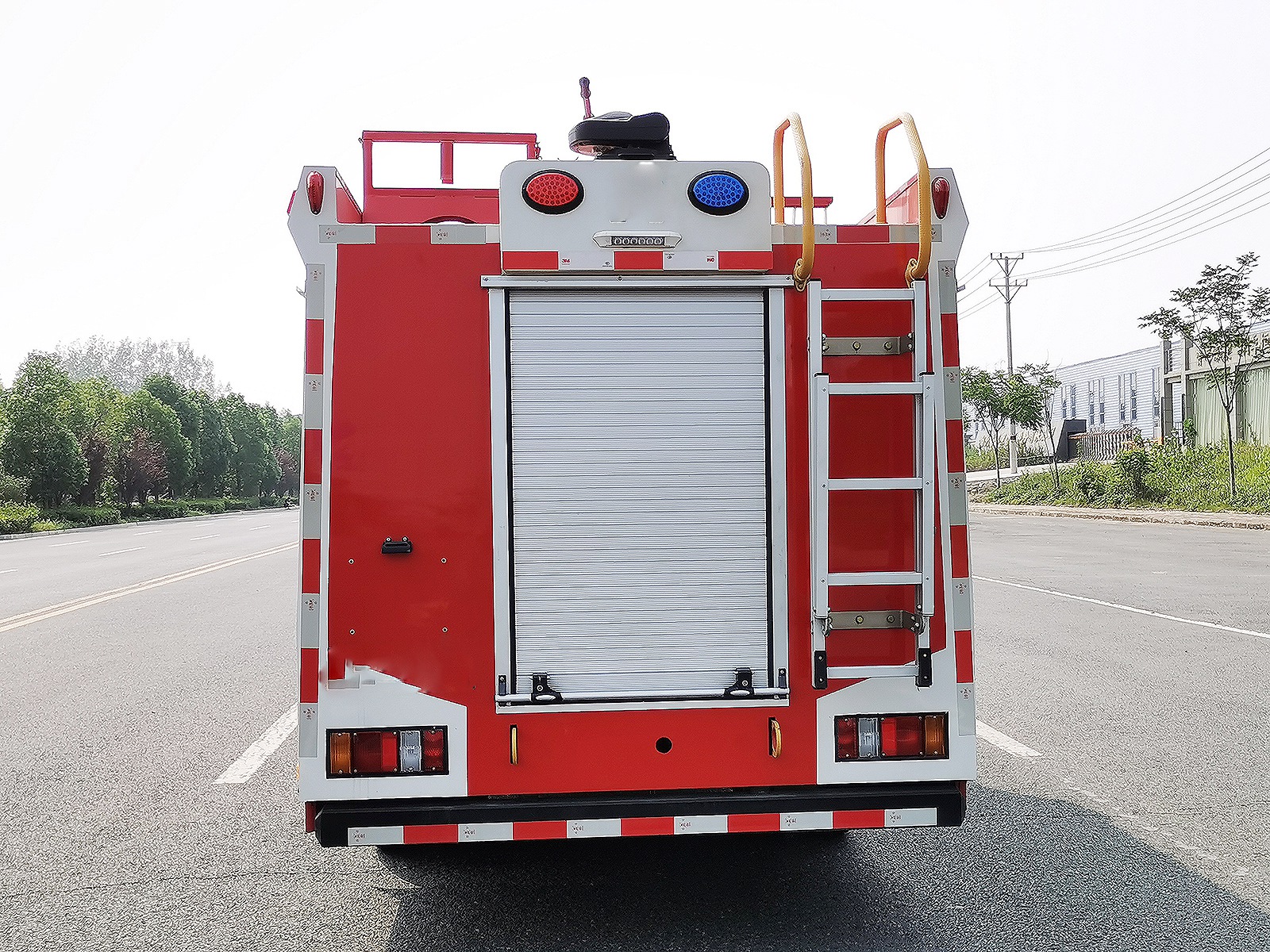 國六江鈴順達2.5立方水罐消防車(chē)