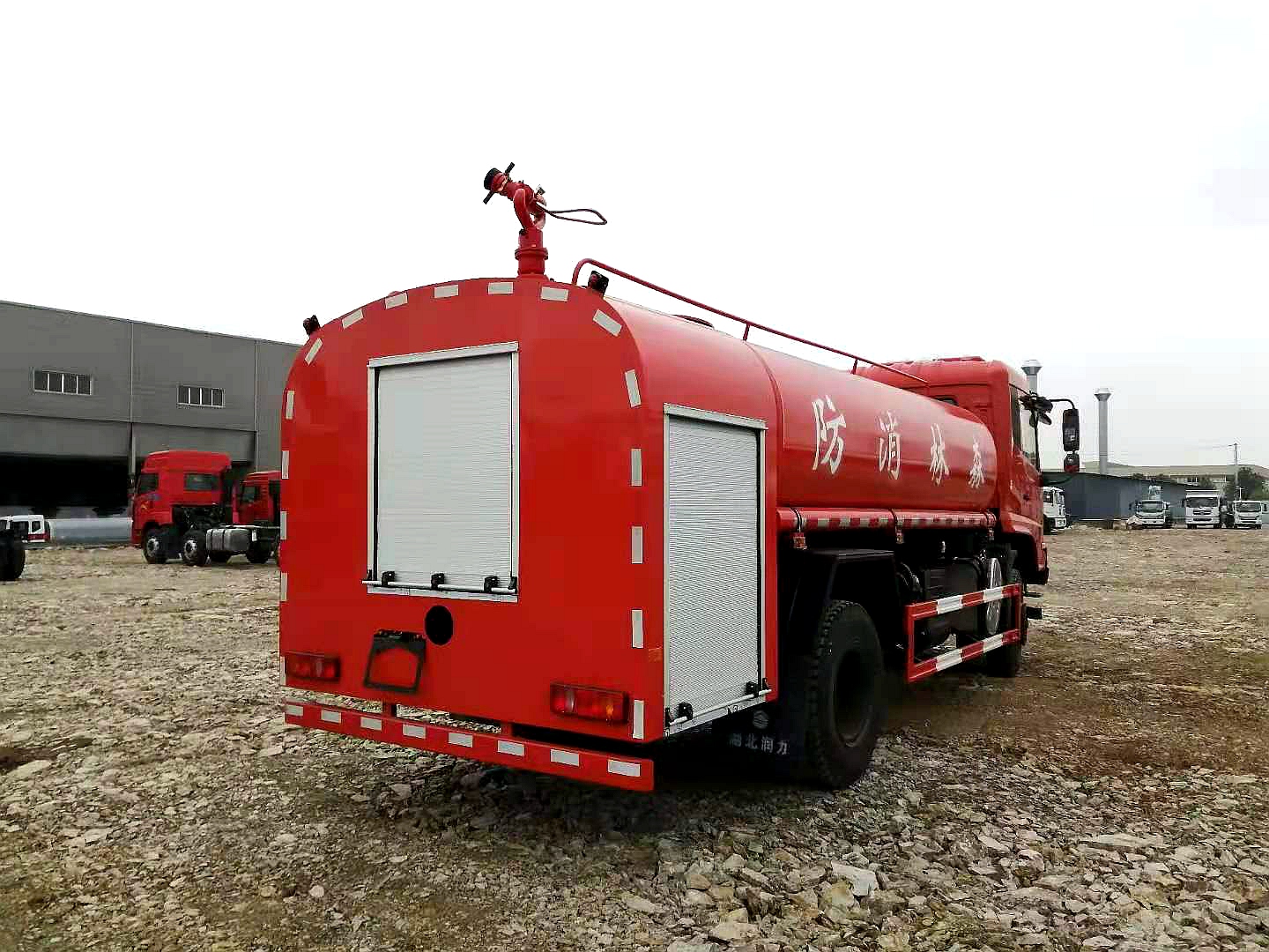 東風(fēng)四驅8噸森林消防車(chē)