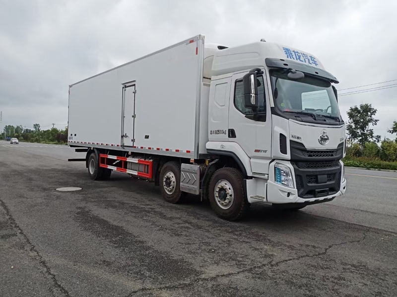 國六柳汽乘龍小三軸冷藏車(chē)