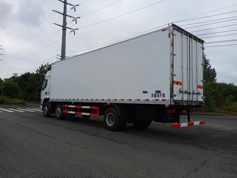 國六柳汽乘龍小三軸冷藏車(chē)