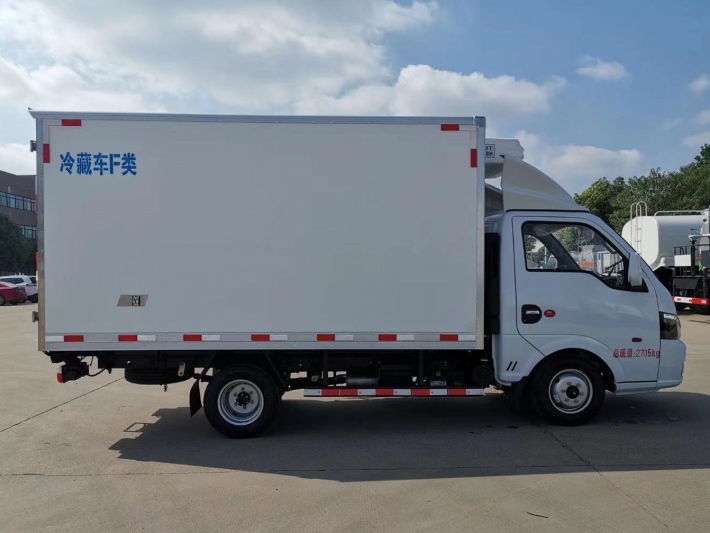 國六東風(fēng)汽油后雙輪冷藏車(chē)