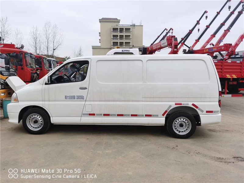 國六 金杯新快運面包冷藏車(chē)