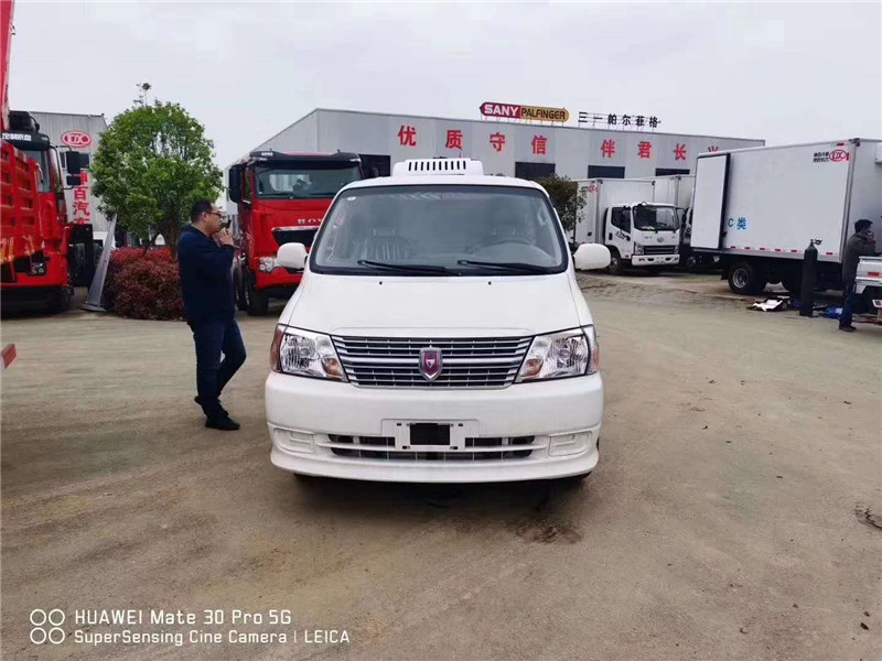 國六 金杯新快運面包冷藏車(chē)