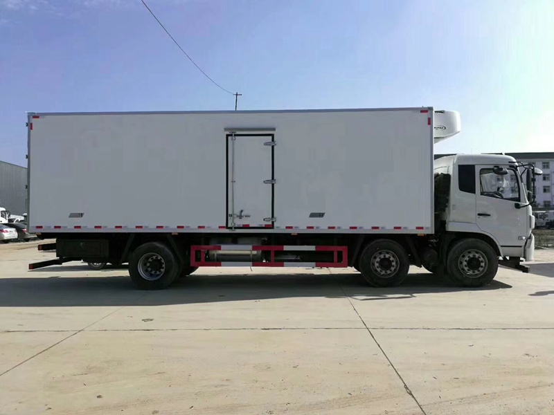 東風(fēng)天錦VR小三軸冷藏車(chē)