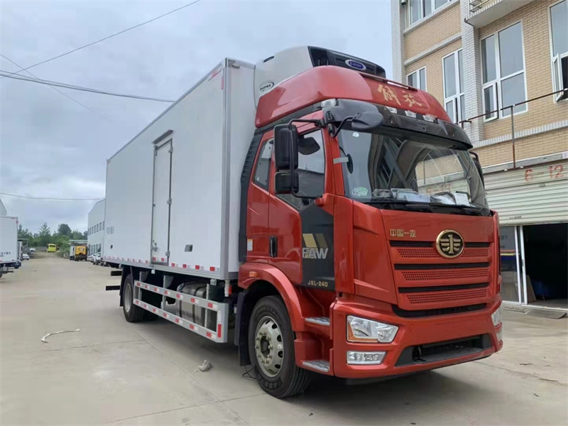 國六 精英版J6L解放6.8米高頂雙臥冷藏車(chē)
